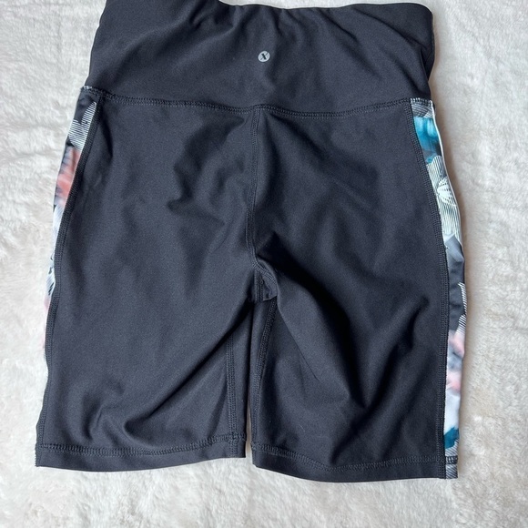 Xersion Short - Picture 7 of 9